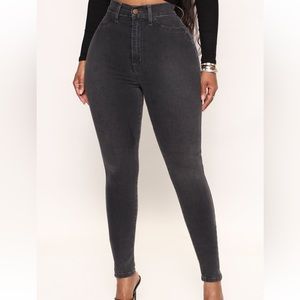 FASHION NOVA - RAY SKINNY JEANS- Grey